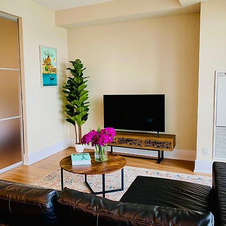 Central Toronto Suite - Free Parking, City Views, Near Cn Tower Exterior photo