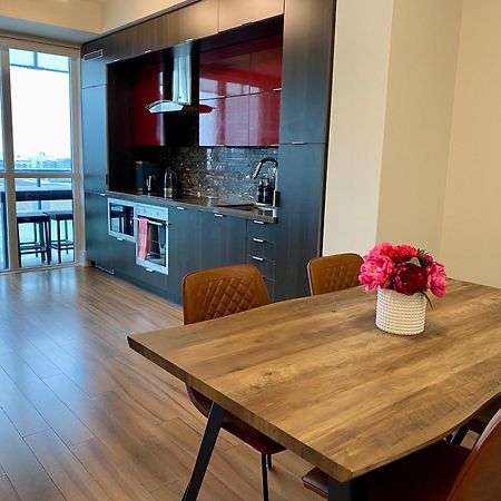 Central Toronto Suite - Free Parking, City Views, Near Cn Tower Exterior photo