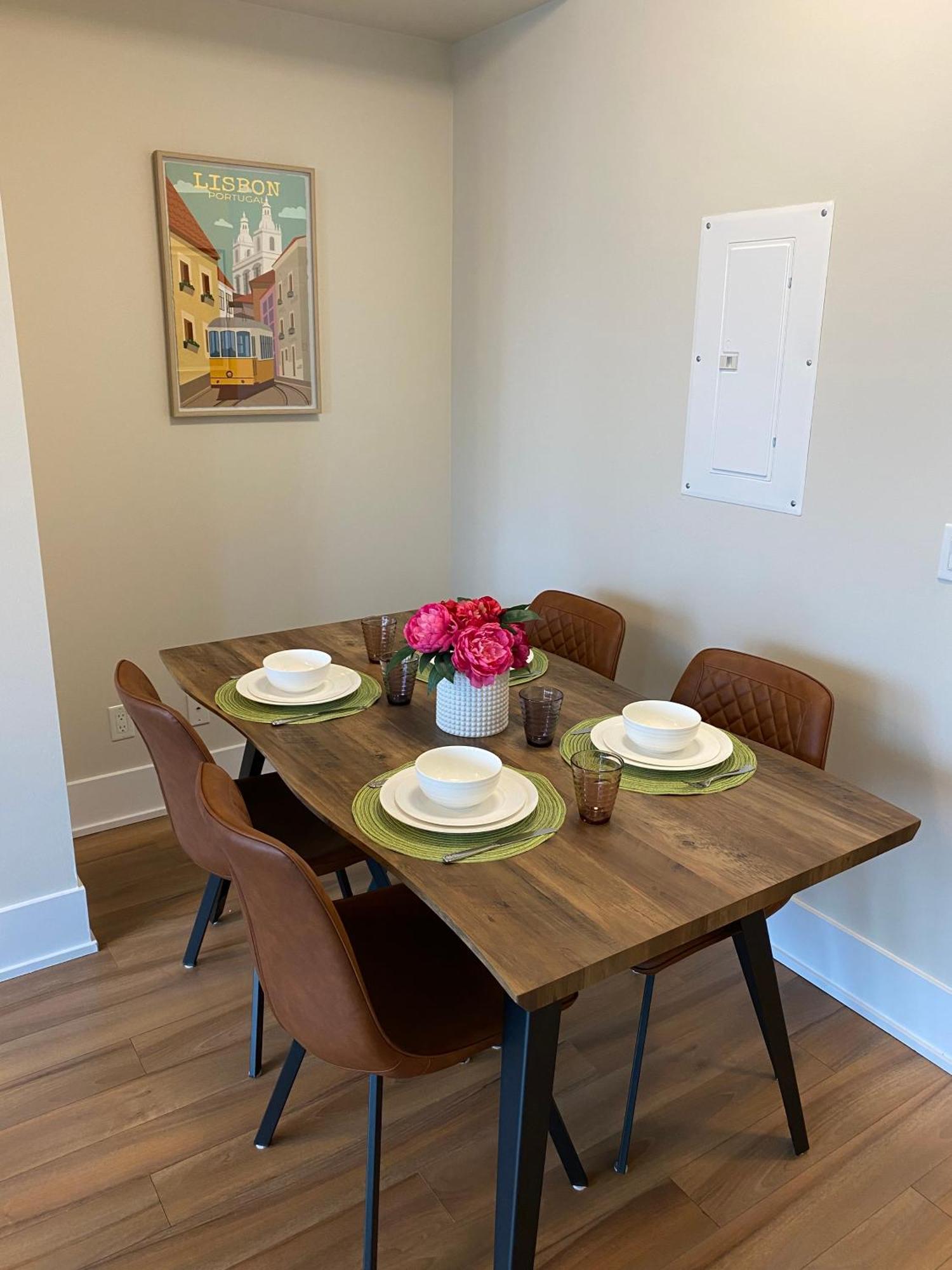 Central Toronto Suite - Free Parking, City Views, Near Cn Tower Exterior photo