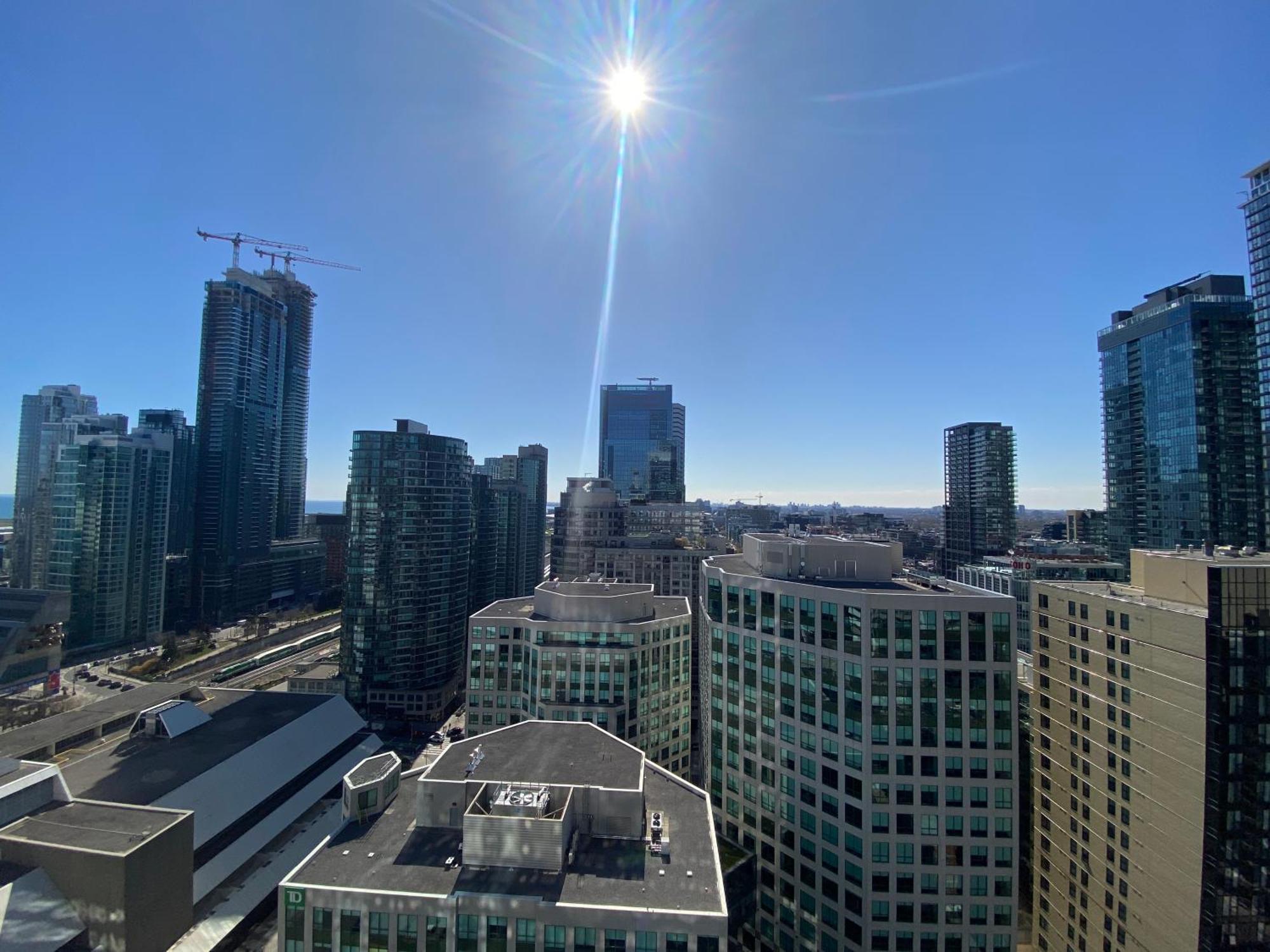 Central Toronto Suite - Free Parking, City Views, Near Cn Tower Exterior photo