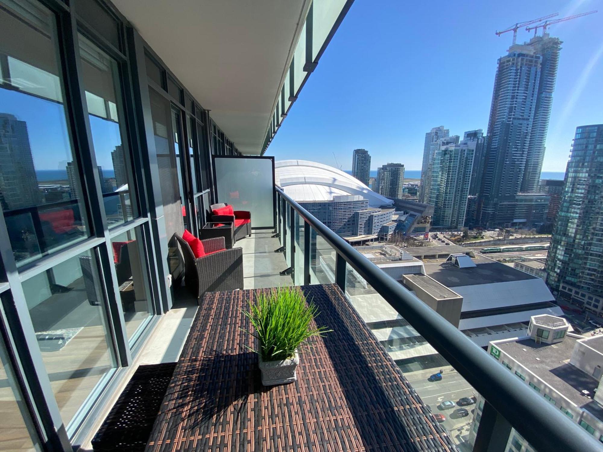 Central Toronto Suite - Free Parking, City Views, Near Cn Tower Exterior photo