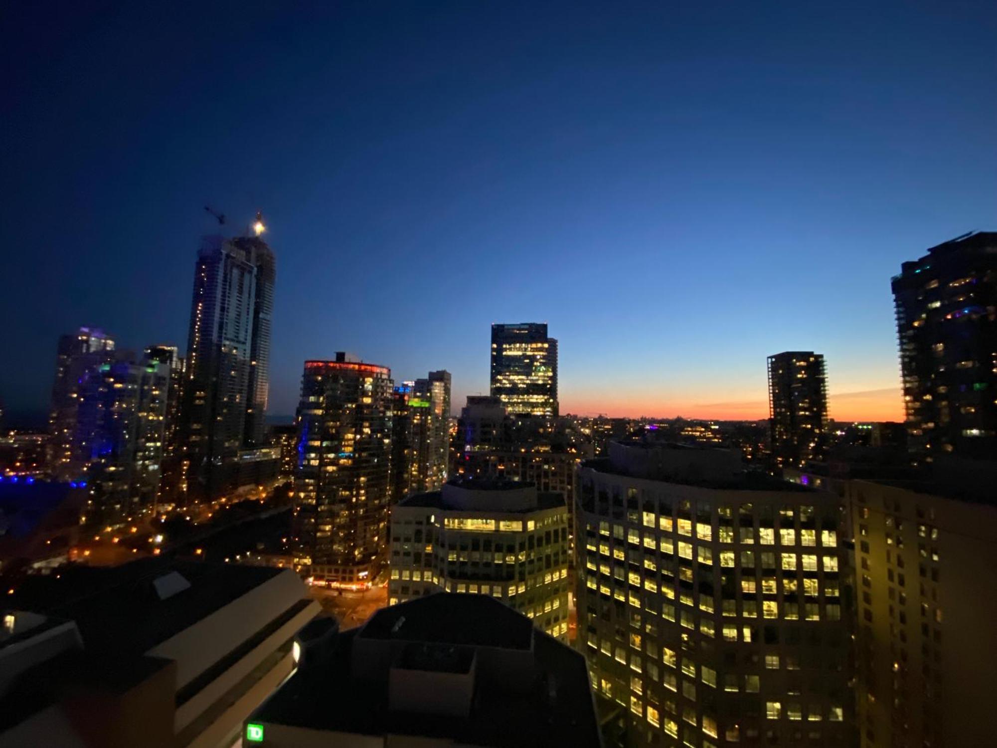 Central Toronto Suite - Free Parking, City Views, Near Cn Tower Exterior photo