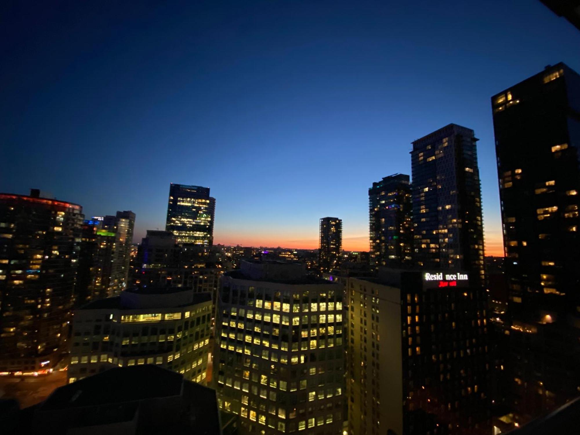 Central Toronto Suite - Free Parking, City Views, Near Cn Tower Exterior photo