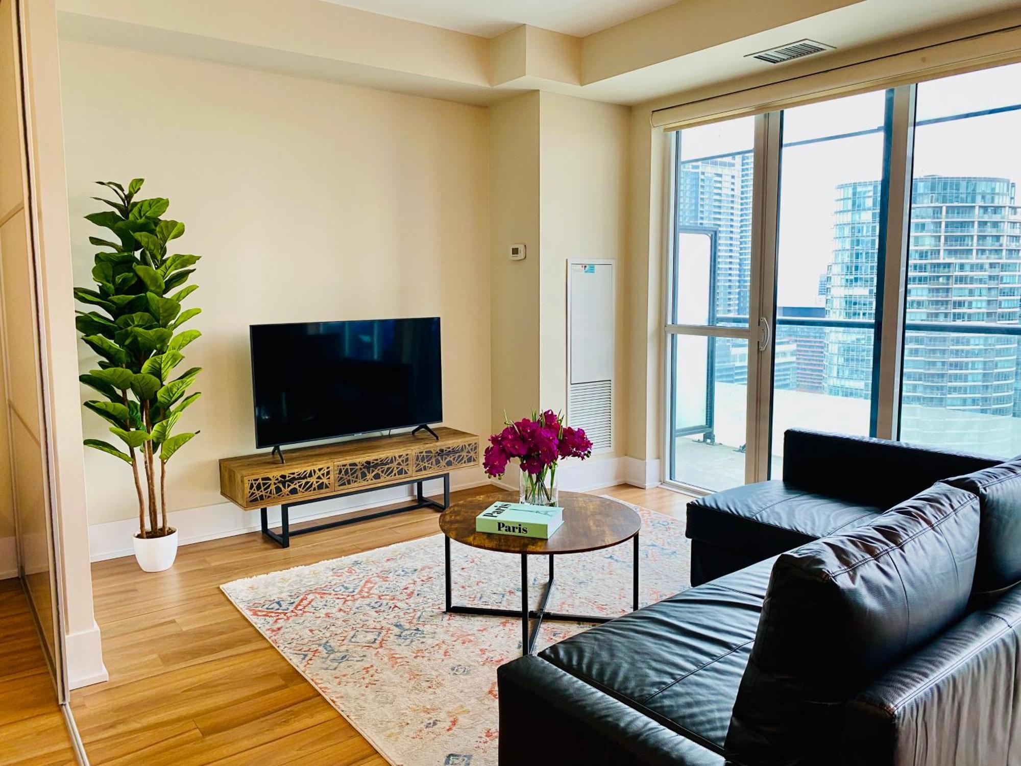 Central Toronto Suite - Free Parking, City Views, Near Cn Tower Exterior photo