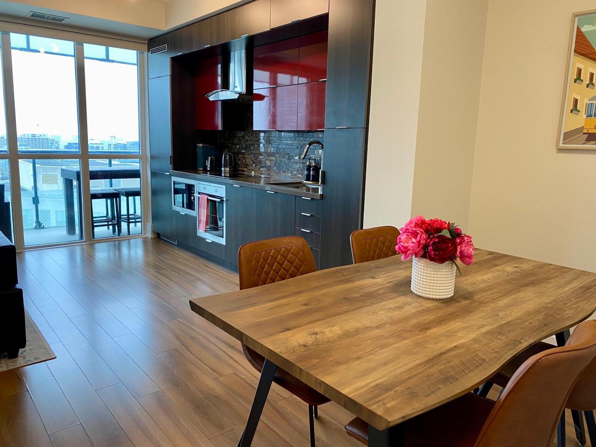 Central Toronto Suite - Free Parking, City Views, Near Cn Tower Exterior photo